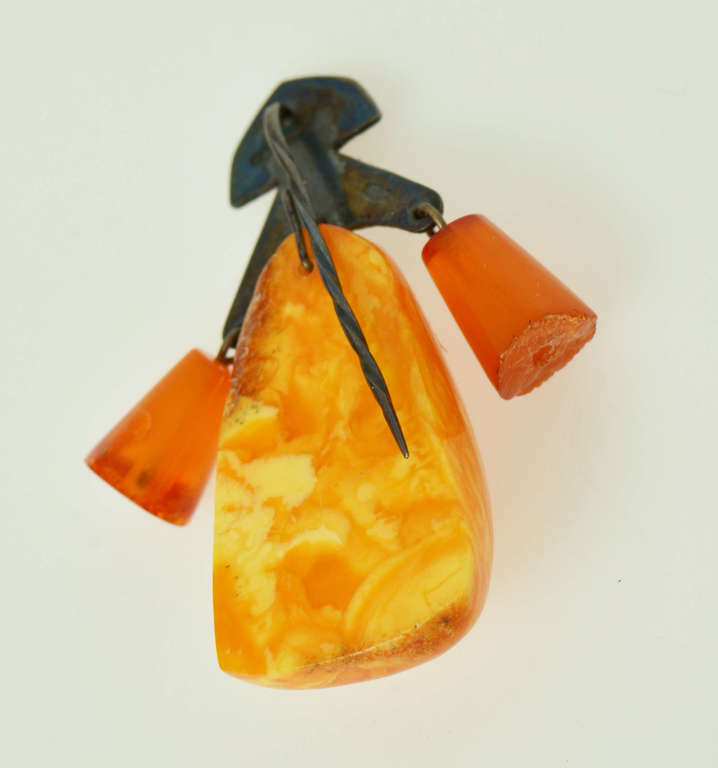 Various amber products (6 pcs.)