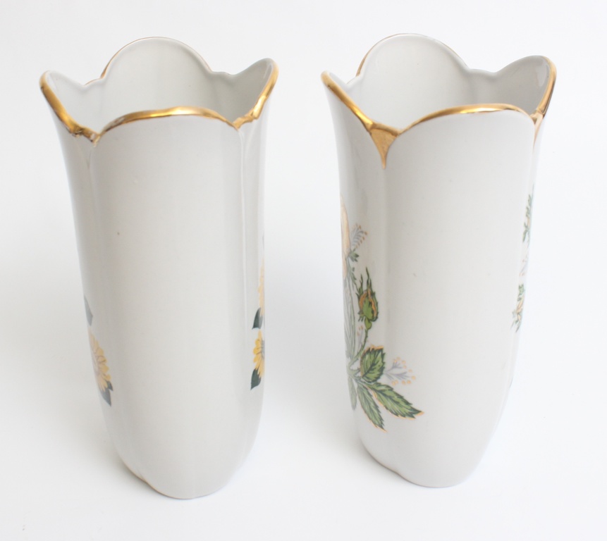Porcelain vases 