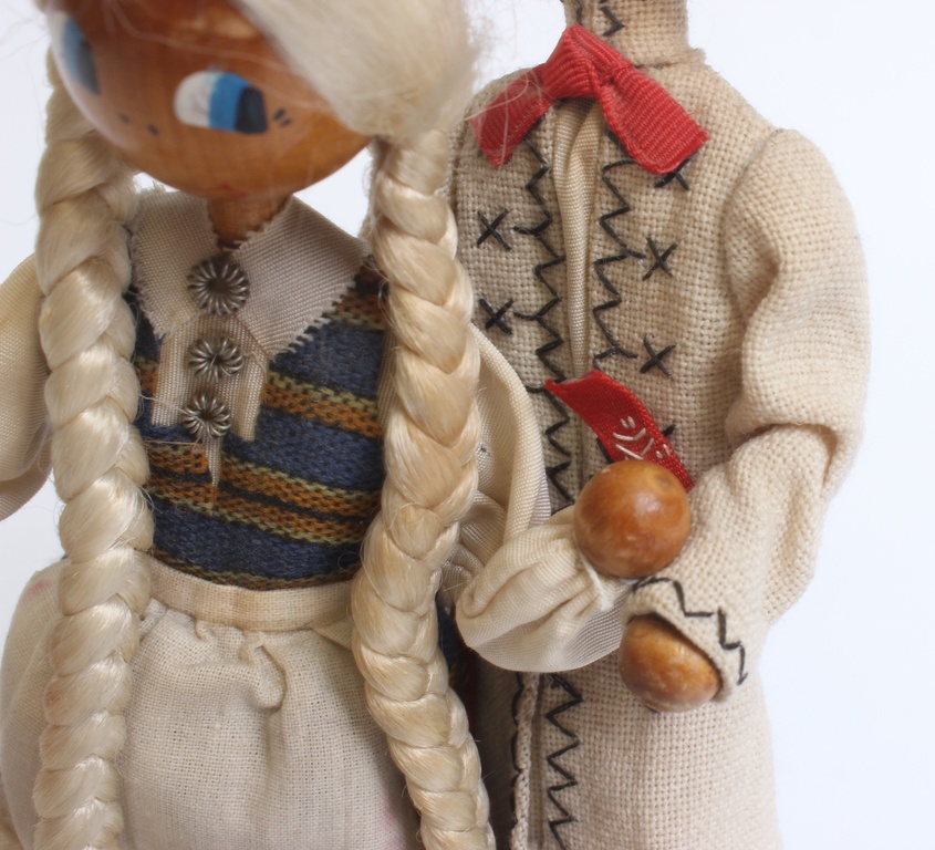Деревянные куклы 2 шт.