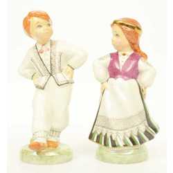 Фарфоровые фигурки (2 шт) Малчик и девушка в народном костюме