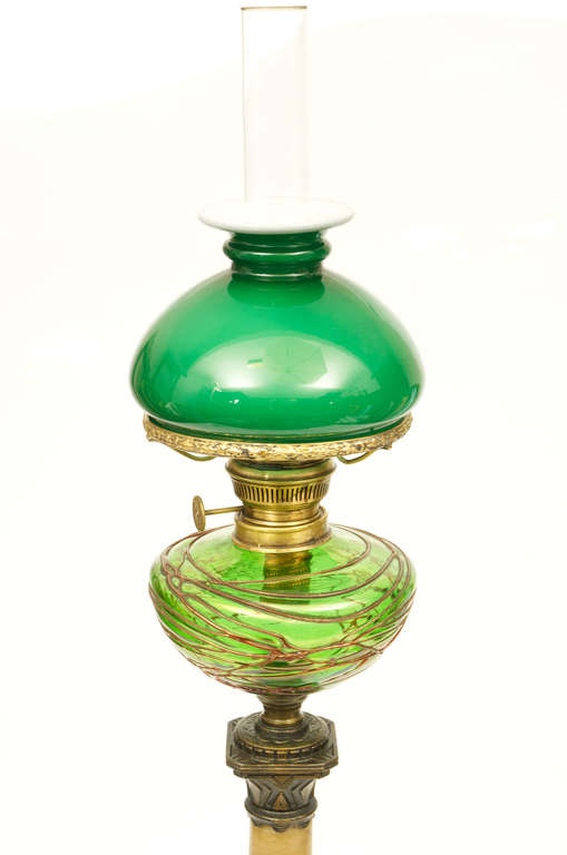 Lampa Ampīra stilā ar zaļu kupolu