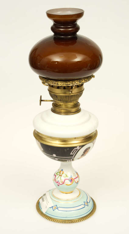 Светильник в стиле ампир с коричневым куполом