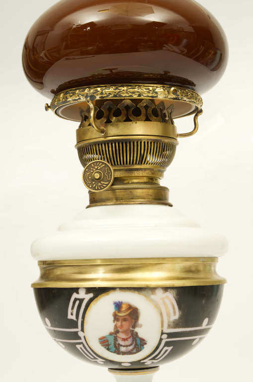 Светильник в стиле ампир с коричневым куполом
