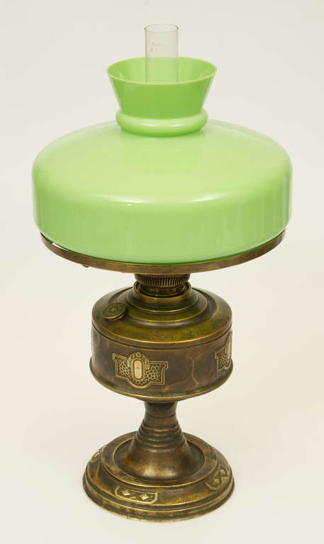 Светильник в стиле модерн с зеленым куполом