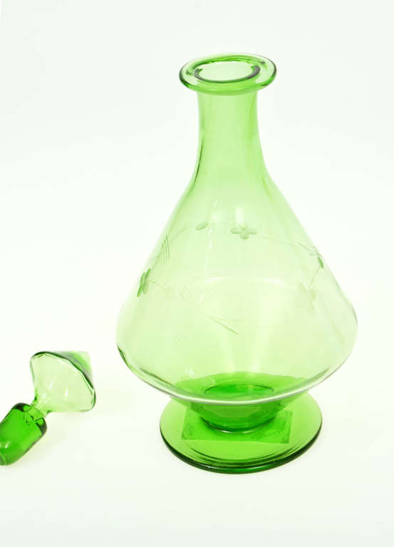 Glass decanter with 4 glasses