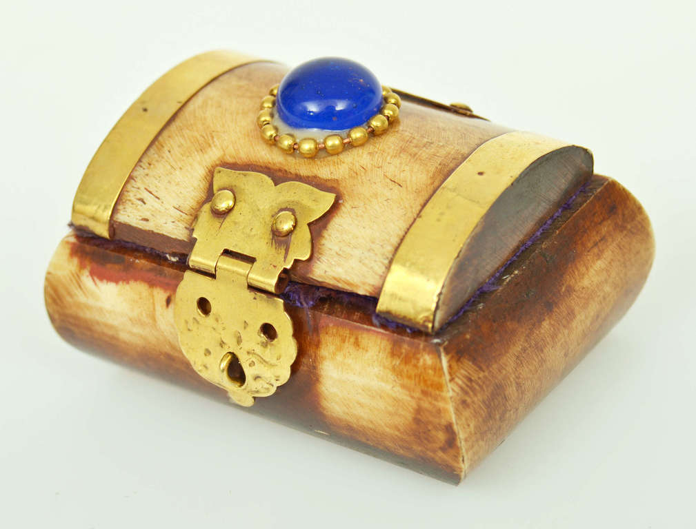 Bone chest with copper 