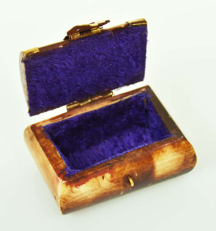 Bone chest with copper 