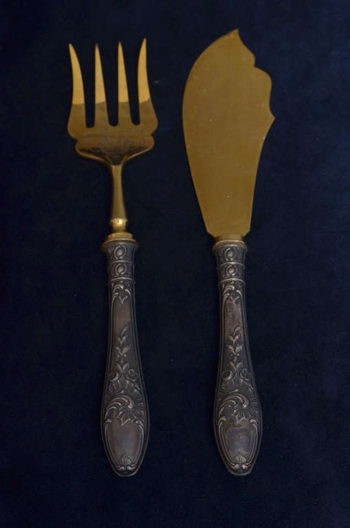 Позолоченные серебряные столовые приборы (нож и вилка)