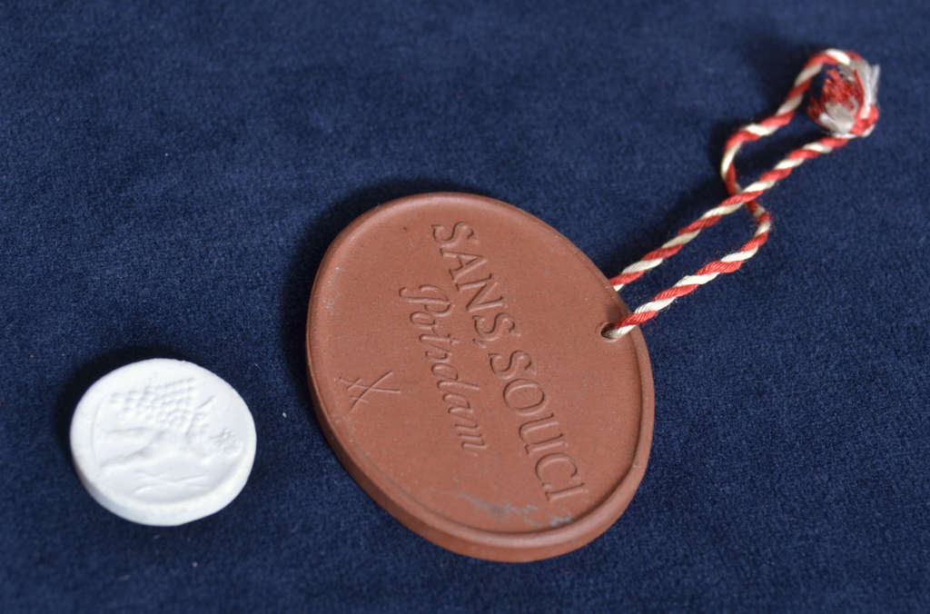 Two promotional medals with the swords of the Meissen porcelain factory stamp