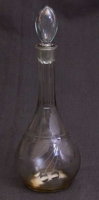 Glass decanter with cork 