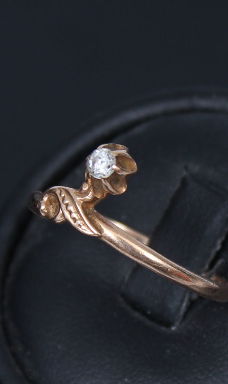 Gold ring with a diamond
