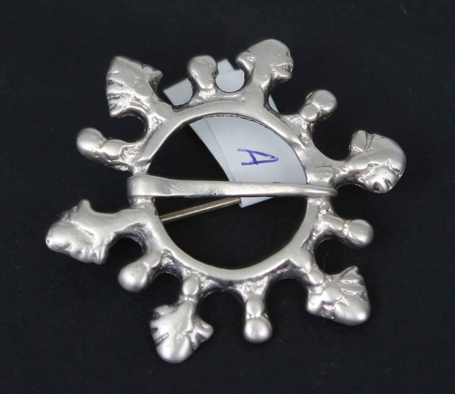 Серебряная брошь (изготовлена ​​по скандинавскому белому узору XII века)