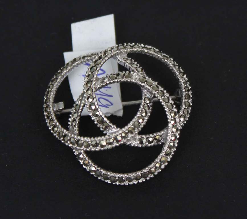 Silver Art Nouveau brooch with marquise crystals