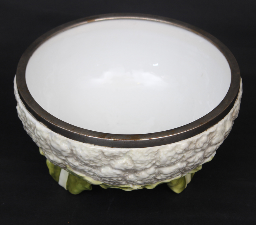 Porcelain salad bowl with metal finish