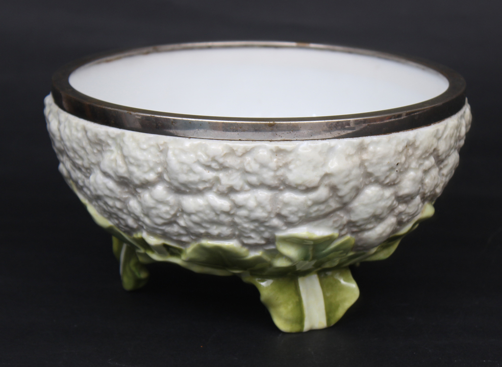 Porcelain salad bowl with metal finish
