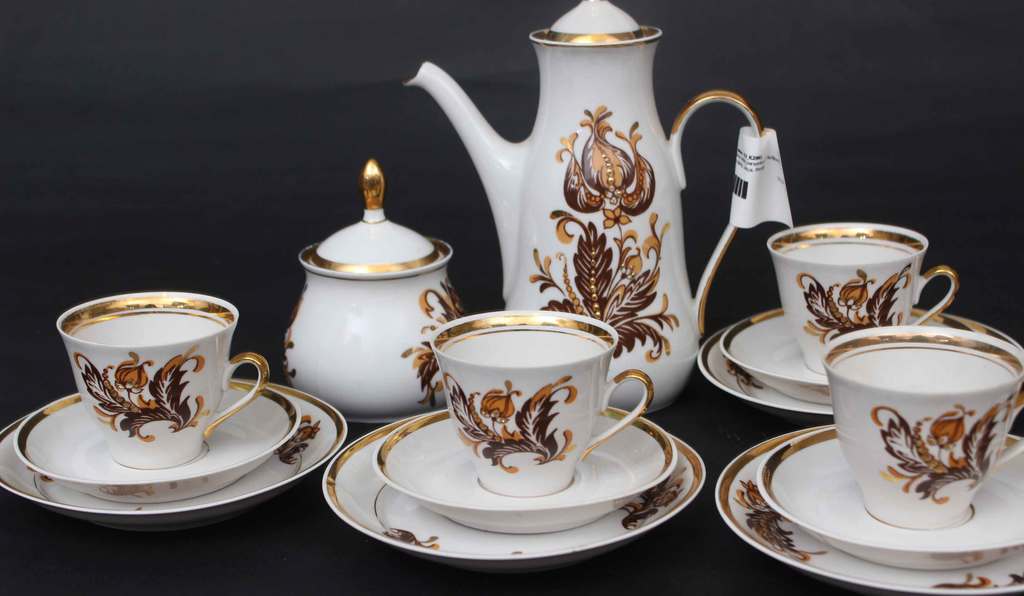 Porcelain set for six people (missing cream bowl)