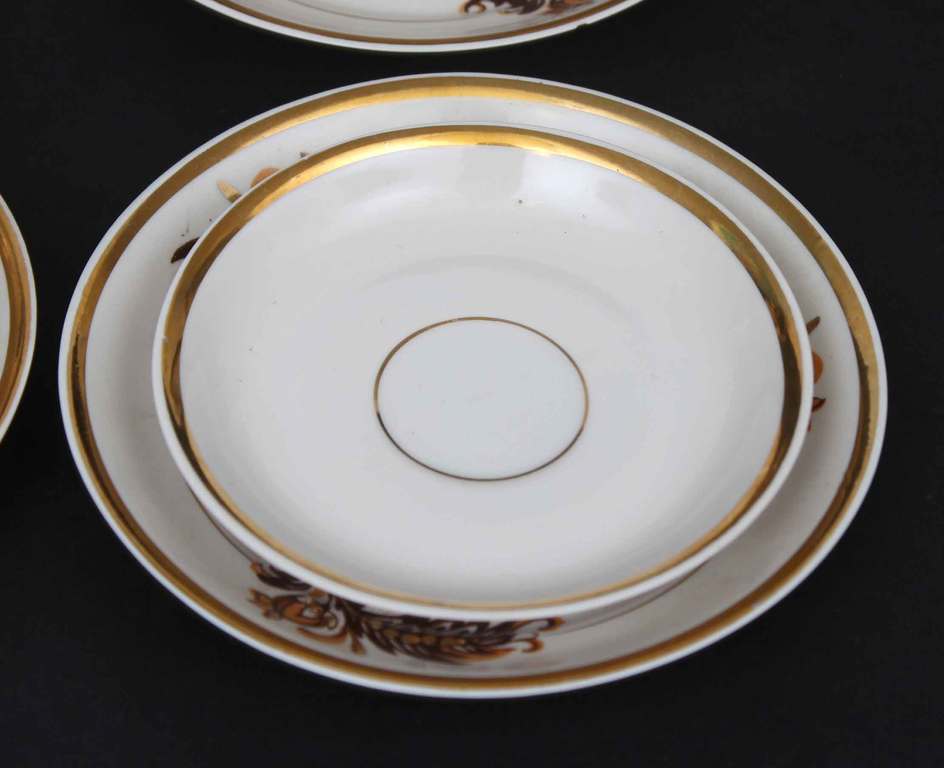 Porcelain set for six people (missing cream bowl)