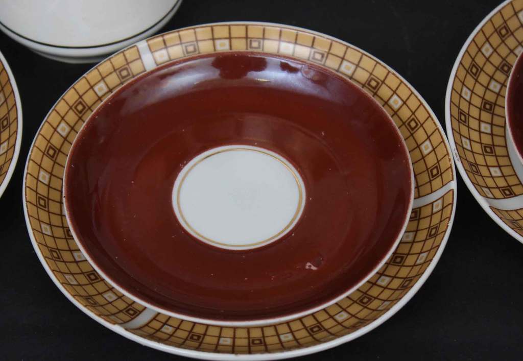 Porcelain tableware (incomplete)