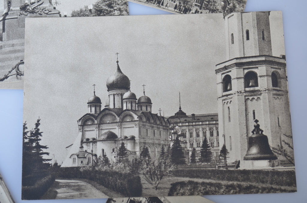 34 postcards with views of Moscow