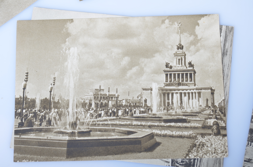 34 postcards with views of Moscow