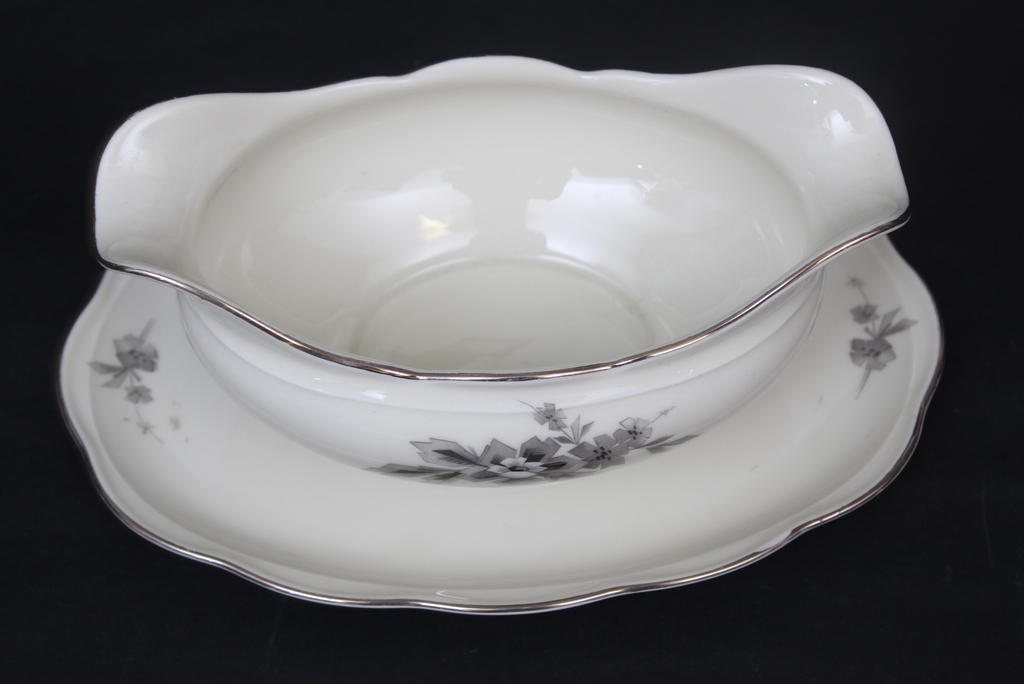 Porcelain sauce bowl