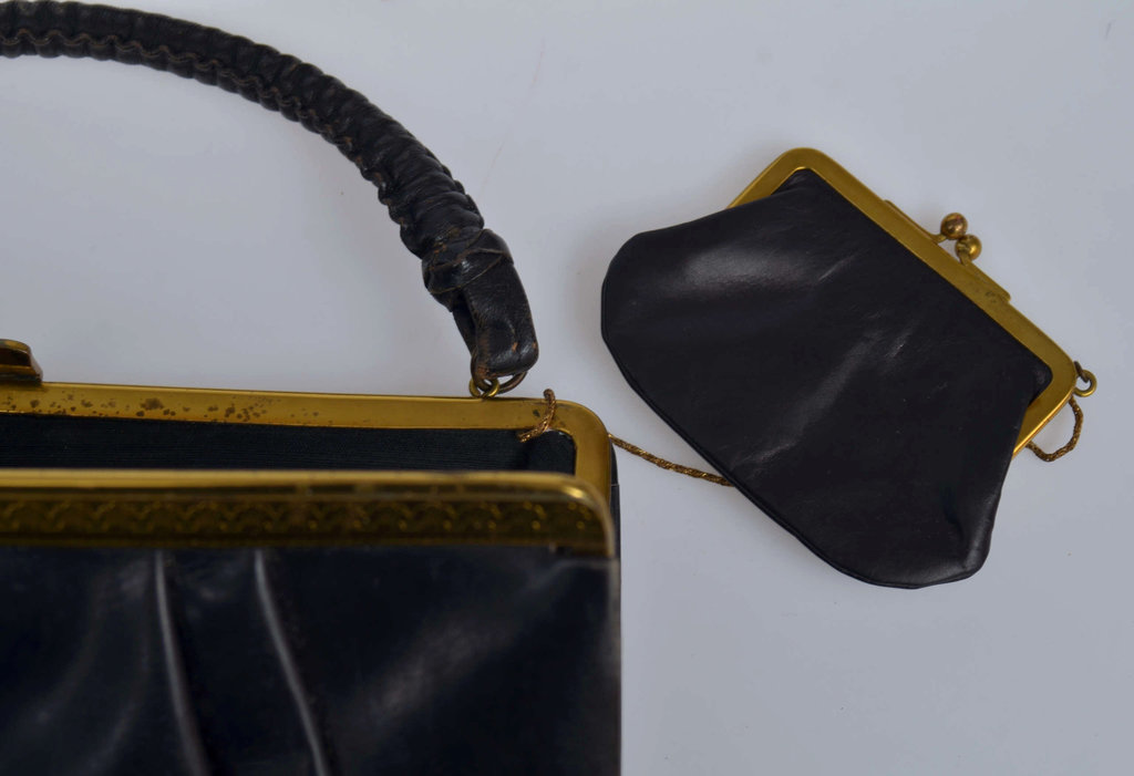 Женские сумки (5 шт.) И маникюрная сумка