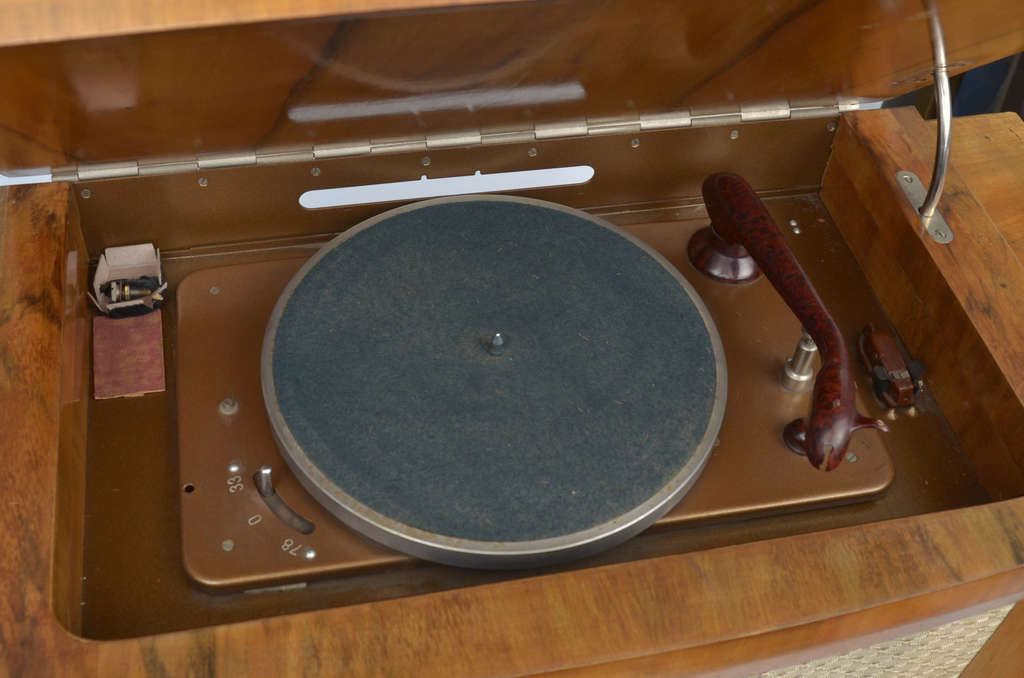 Radio with a record player VEF MIR