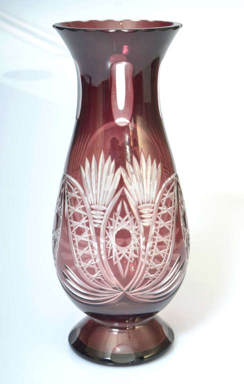 Пурпурная двухслойная стеклянная ваза с изображением памятника «Медный всадник»