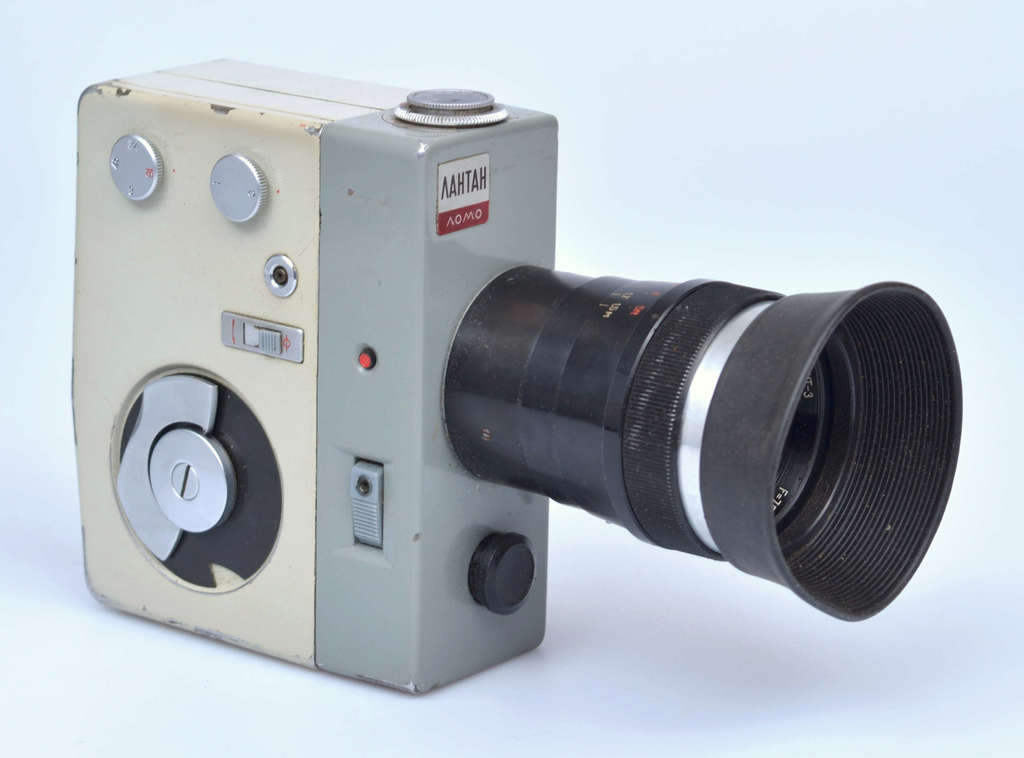 Фотоаппарат ЛОМО и фотоаппарат с объективами в оригинальных футлярах