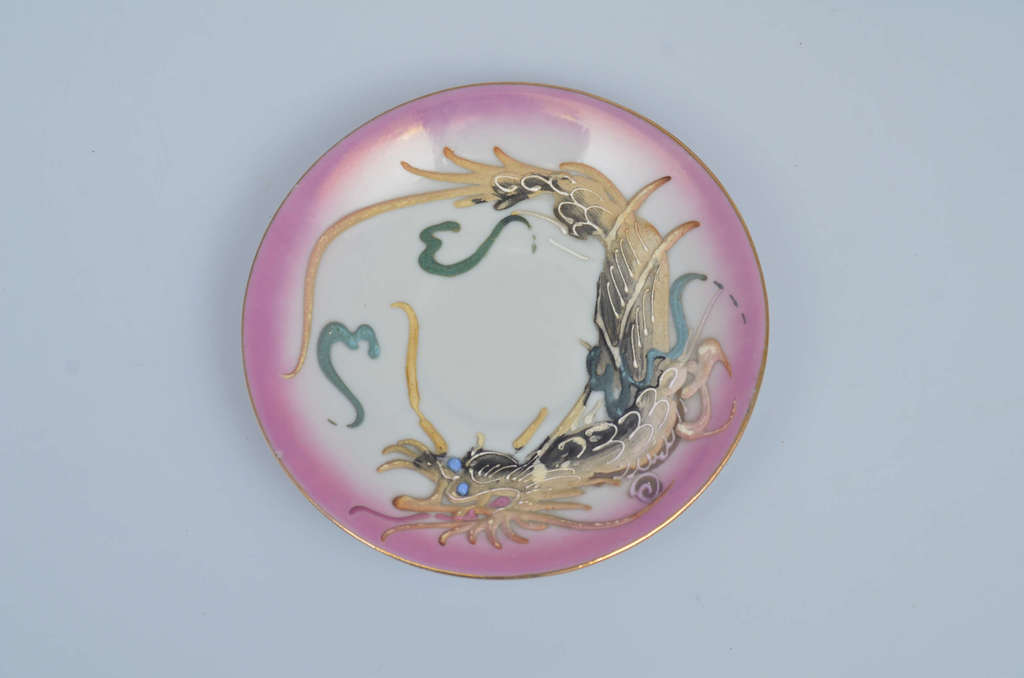 Porcelain set with geisha watermark in the mass