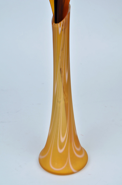 Glass vase with decorative glass flowers