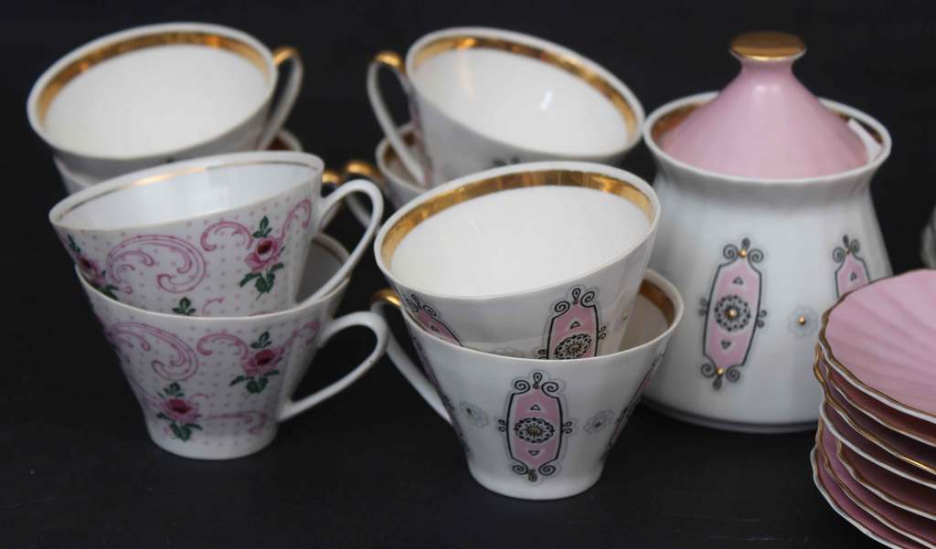 Porcelain set for 6 persons (incomplete)