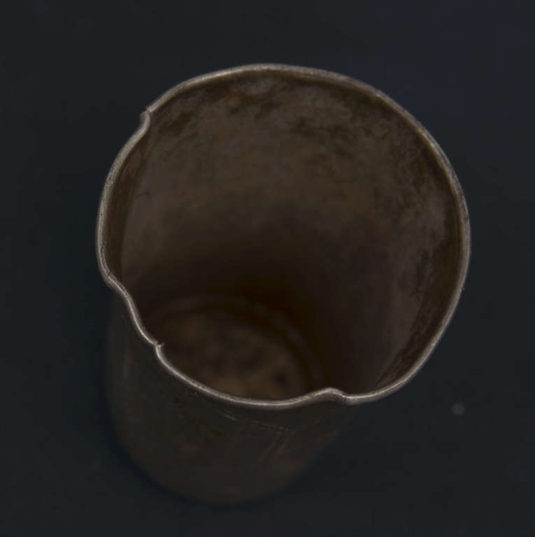 Серебряная чашка 