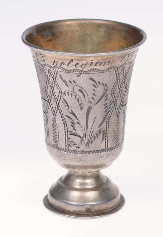 Серебряная чашка с подарочной надписью