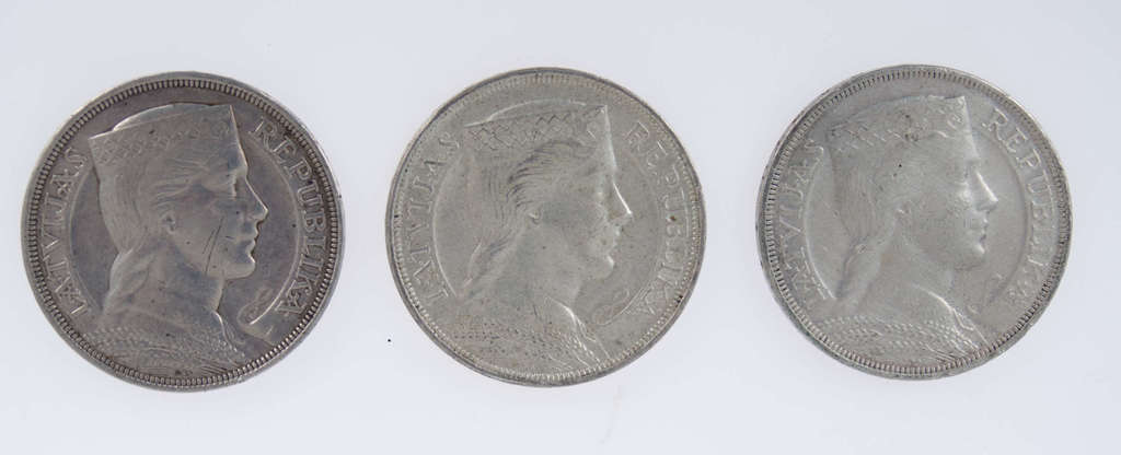 3 sudraba piecu latu monētas