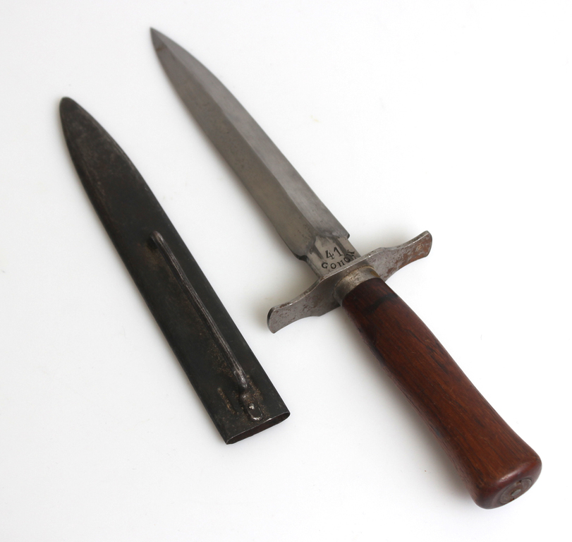 Knife / dagger 
