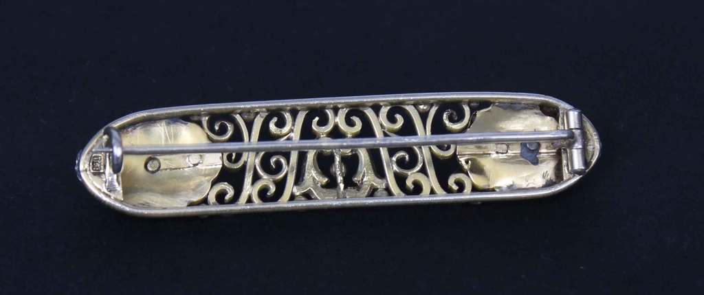Silver Art Nouveau brooch with black agate and partial gilding