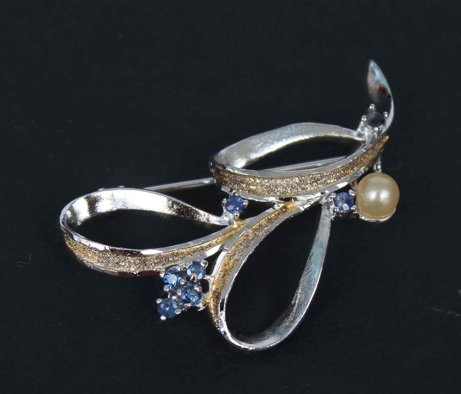 Silver Art Nouveau brooch with pearl and sapphires?