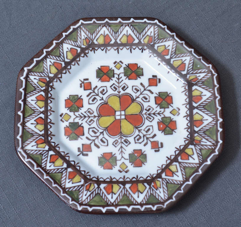 Plate with national motifs