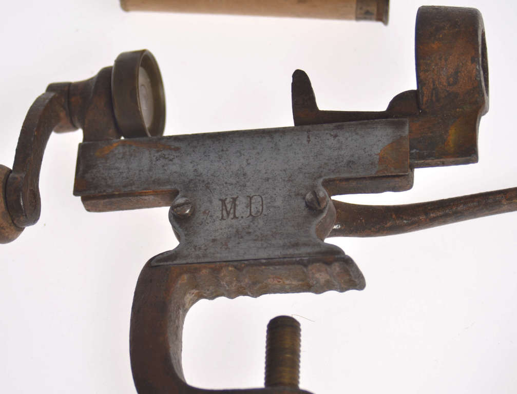 Hunting cartridge locking mechanism with a squash wallet and powder horn