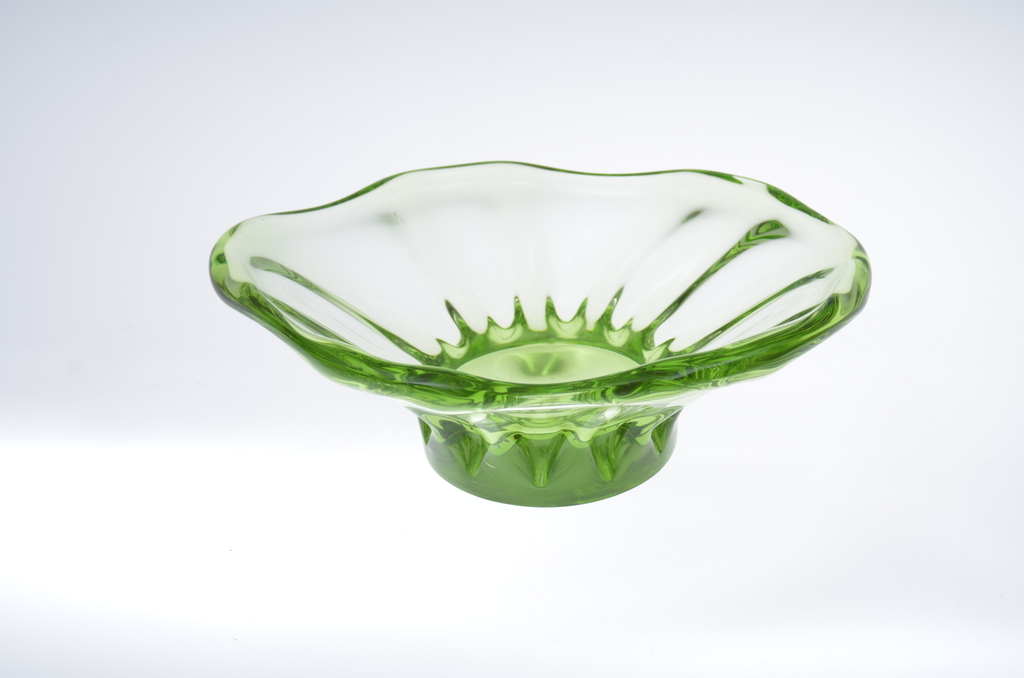 Līvanu glass factory glass fruit bowl