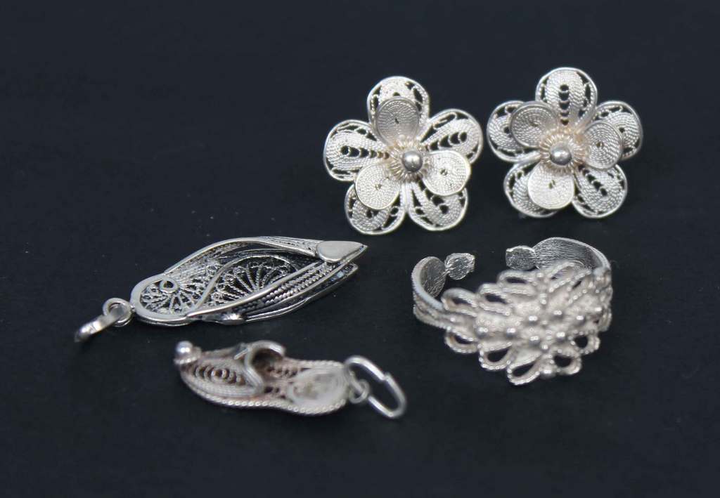 Серебряные серьги в стиле модерн, кольцо и две кулони