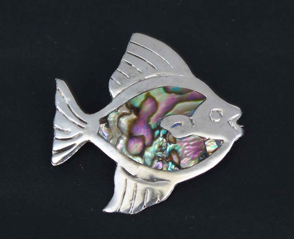 Silver Art Nouveau brooch with mother of pearl