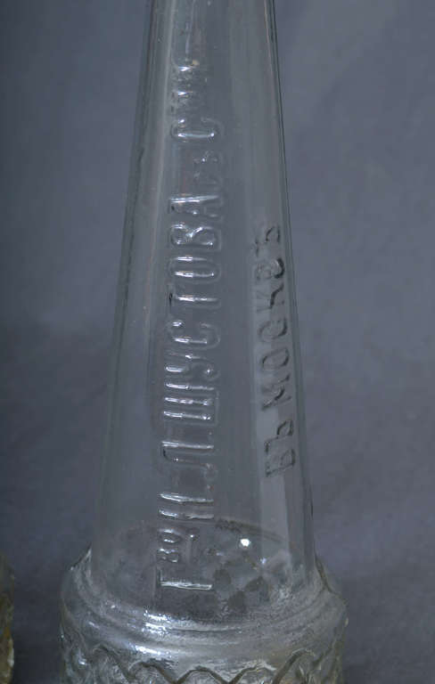 Glass vodka bottles L. Šustovs / P. Smirnov in Moscow (2 pcs.)