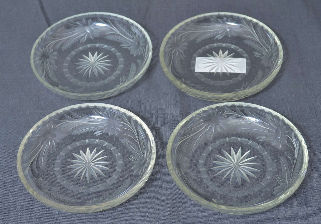 4 crystal dessert plates