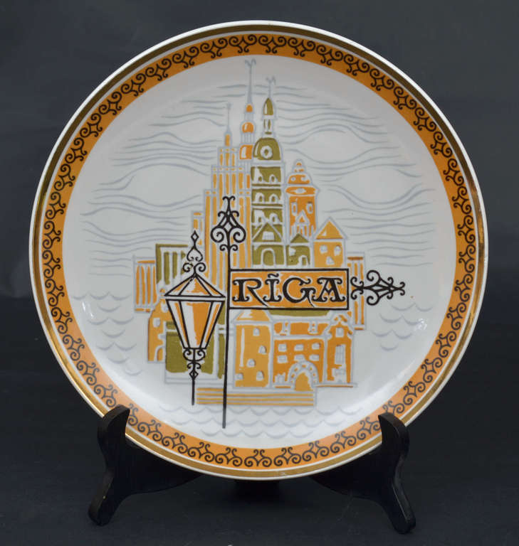 Фарфоровая тарелка с видом на Ригу