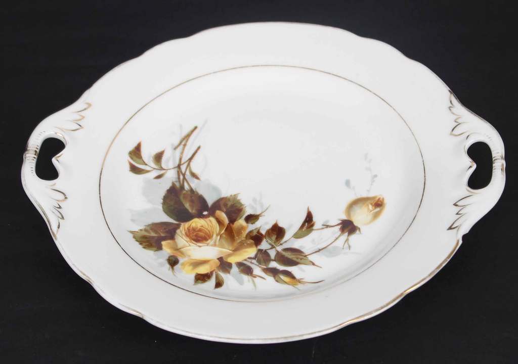 Kuzņecova porcelāna šķīvis ar rozēm