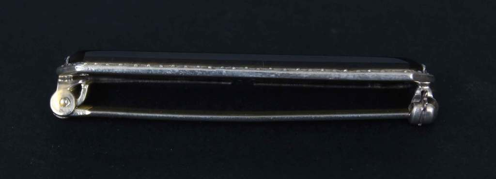 Silver Art Nouveau brooch with black agate