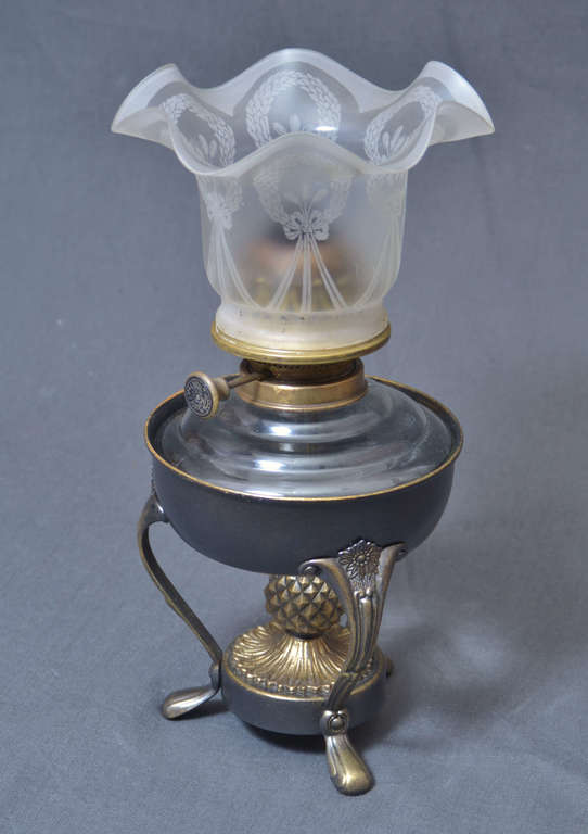 Petrolejas bronzas lampa