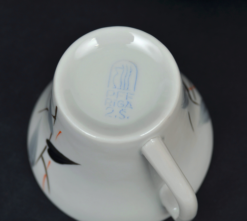 16 porcelain items from different sets